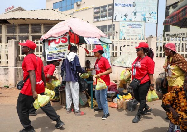 CLO FOUNDATION SPREADS “STREET LOVE” IN UTAKO MARKET ON VALENTINE’S DAY